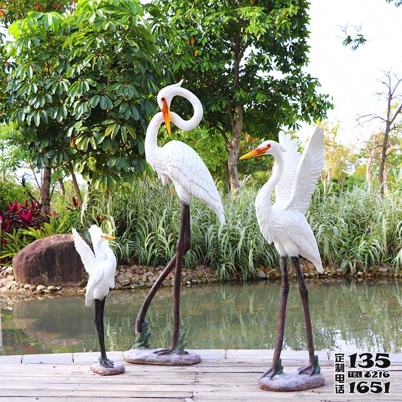 公園池塘創(chuàng)意玻璃鋼仿真仙鶴雕塑 公園池塘創(chuàng)意玻璃鋼仿真仙鶴雕塑