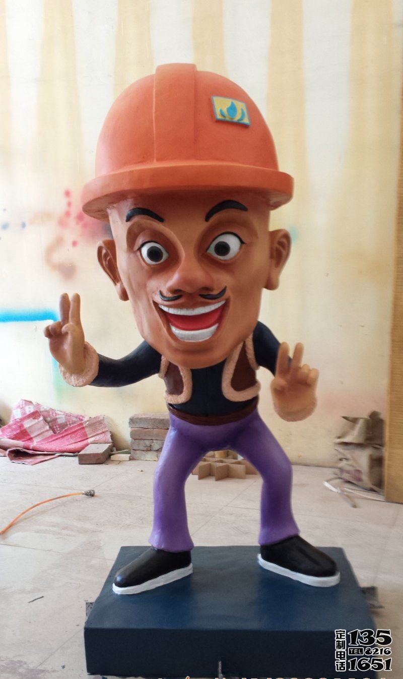 兒童游樂園卡通玻璃鋼光頭強雕塑 兒童游樂園卡通玻璃鋼光頭強雕塑