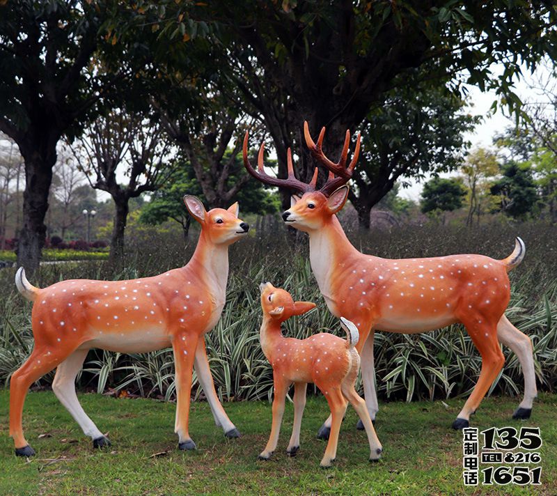 公園景區(qū)玻璃鋼彩繪三只卡通動(dòng)物梅花鹿雕塑 公園景區(qū)玻璃鋼彩繪三只卡通動(dòng)物梅花鹿雕塑