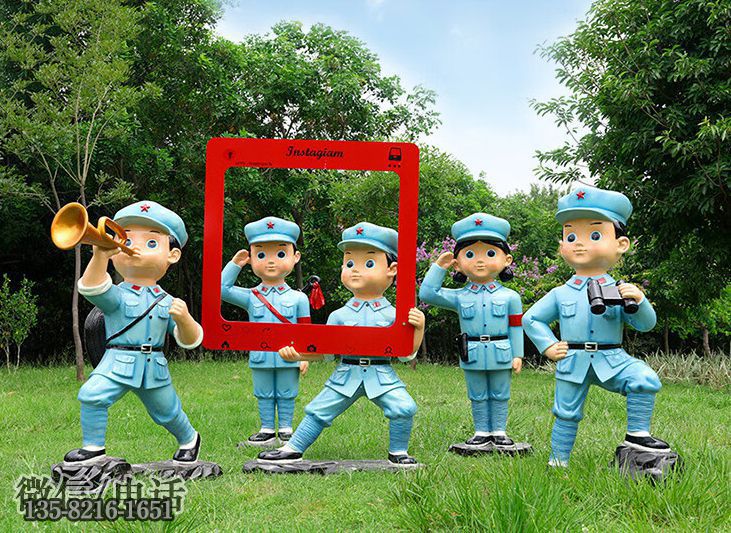 創(chuàng)意玻璃鋼卡通八路軍人物雕塑 創(chuàng)意玻璃鋼卡通八路軍人物雕塑
